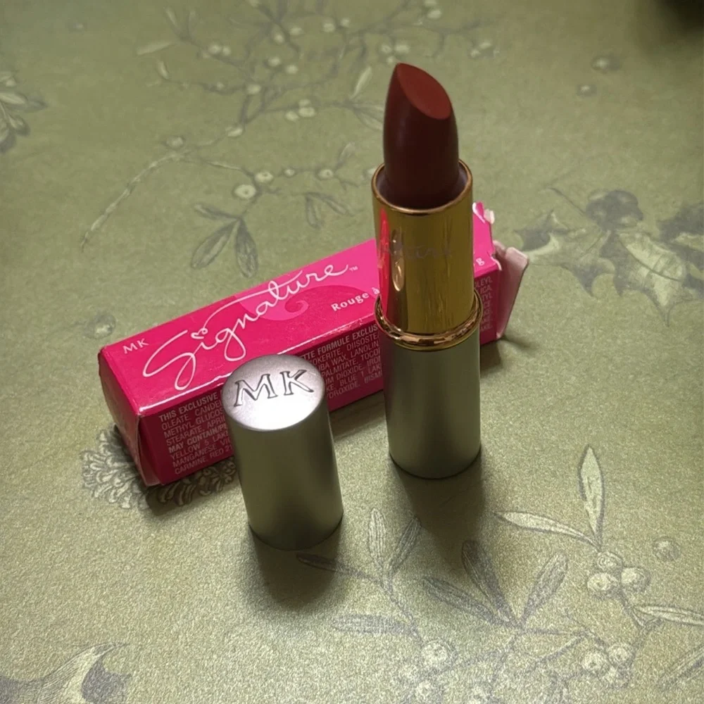 MARY KAY SIGNATURE CRÈME LIPSTICK SHADE CANTALOP BRAND NEW WITH BOX